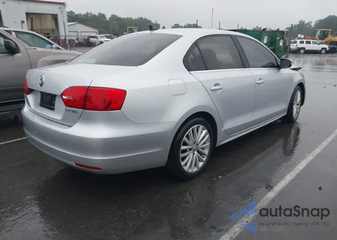 2011 Volkswagen Jetta 2.5L Sel z USA, uszkodzony, nr VIN 3VWLX7AJ3BM351393